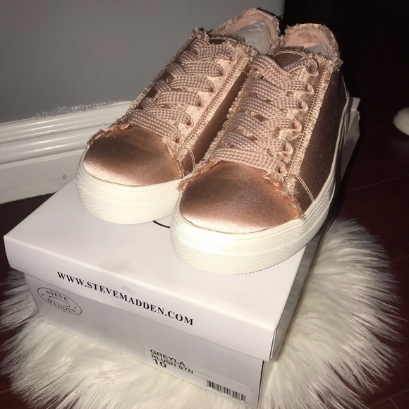 Women’s Steve Madden soft pink lace ups - Picture 2 of 4